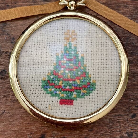 Vtg handmade/homemade cross stitch Christmas trees in gold frame ornaments - Picture 3 of 5